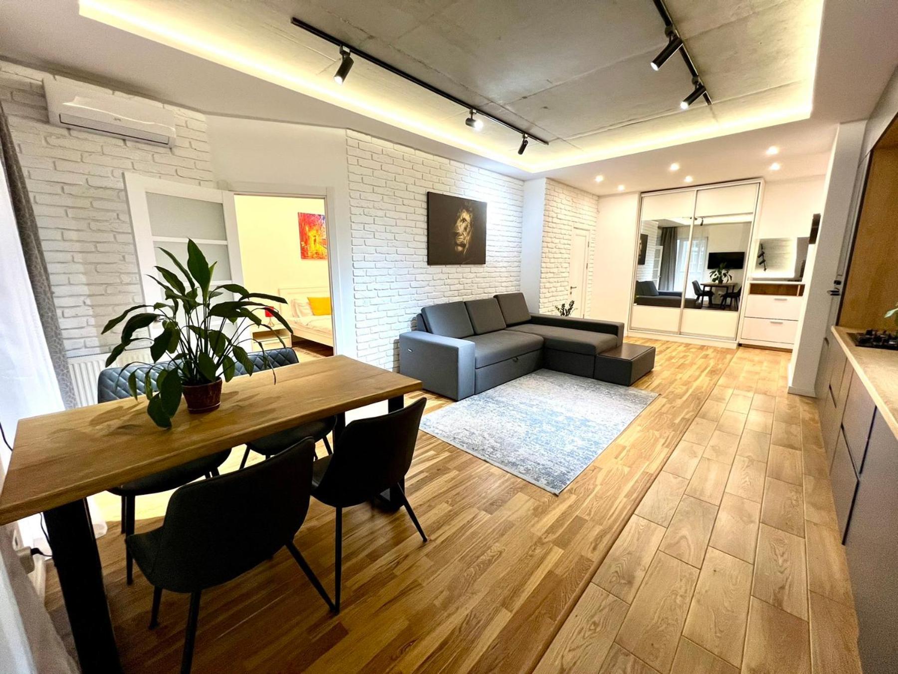 לבוב Osapart Comfortable Apartment In A Complex Great Britain מראה חיצוני תמונה
